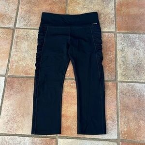 Lorna Jane cropped leggings black